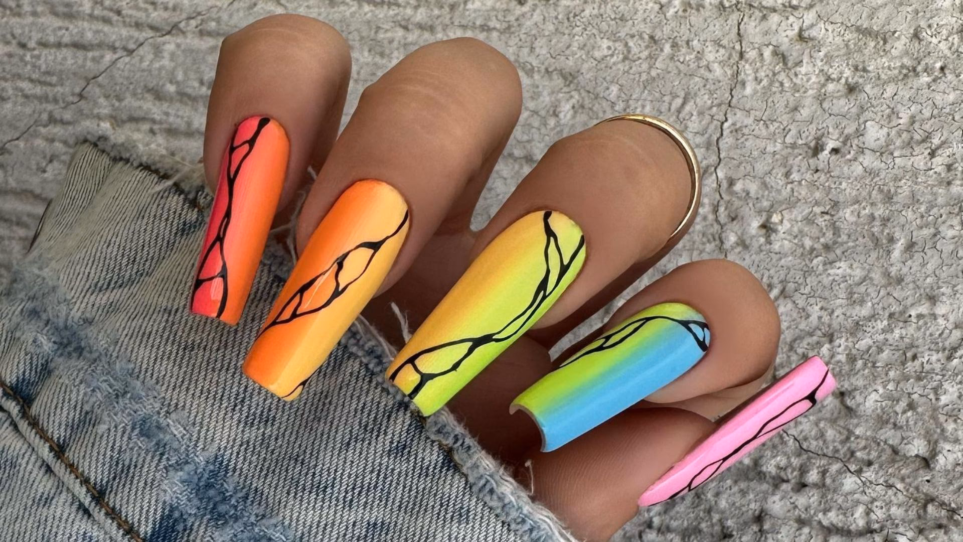 Czy neonowy lakier do paznokci jest nielegalny w USA?