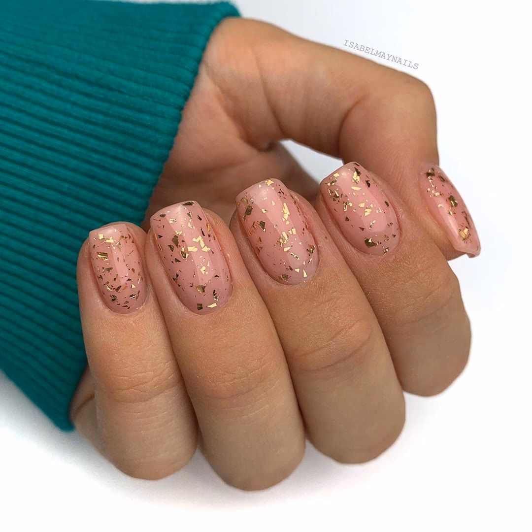 Jaki kolor paznokci do złotego?